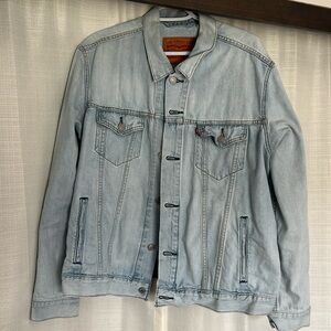 Levi’s light wash denim jacket